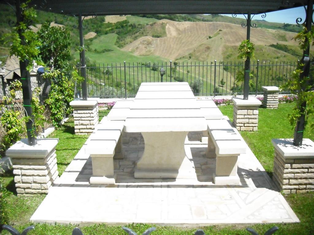 Belvilla By Oyo Graceful Apartment With Garden Petrella Guidi Dış mekan fotoğraf