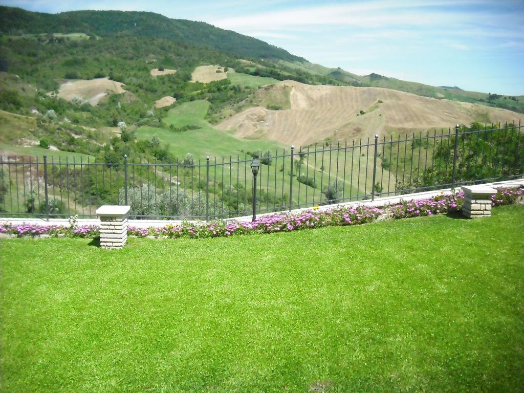 Belvilla By Oyo Graceful Apartment With Garden Petrella Guidi Dış mekan fotoğraf